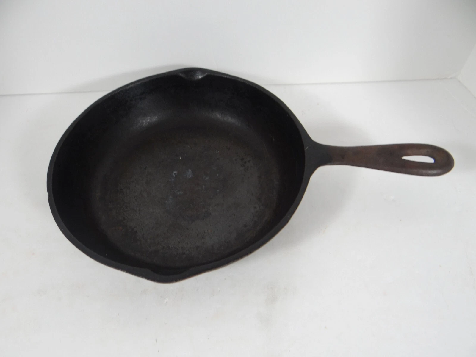 Cast Iron Skillet Double Pour Spout Heat Ring 8 1/8" Camping Cottage Rustic