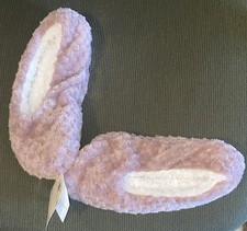 NEW w/Tags One Size Pink Slippers Fleece Slippers w/Soft Lining and Grippers