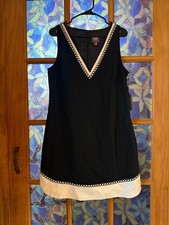 Vince Camuto Sleeveless Shift Dress Scalloped Trim Plunge V-Neck Women's Size 14