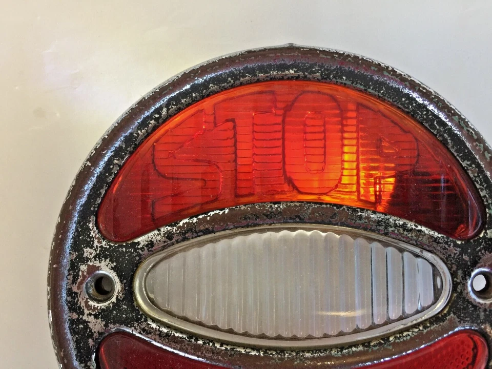 1930 1931 BUICK TAIL LIGHT LENS OEM GM ORIGINAL GLASS, NO CHIPS OR CRACKS - Image 2 of 4