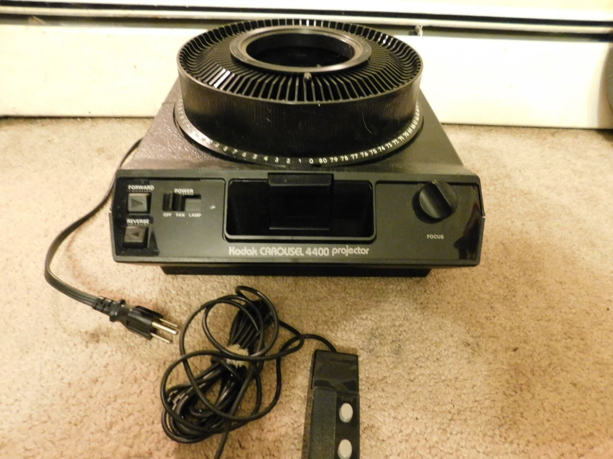Kodak 4400 Carousel Slide Projector With Extra Carousels,, 60 OFF