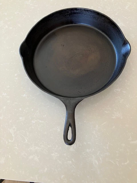 Wagner Ware Sidney Antique Cast 12 Inch Cast Iron Skillet with Heat Ring