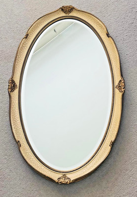 Seltener ovaler Wandspiegel der Marke Globus 1956 creme Crackle gold vergoldet abgeschrägt MCM