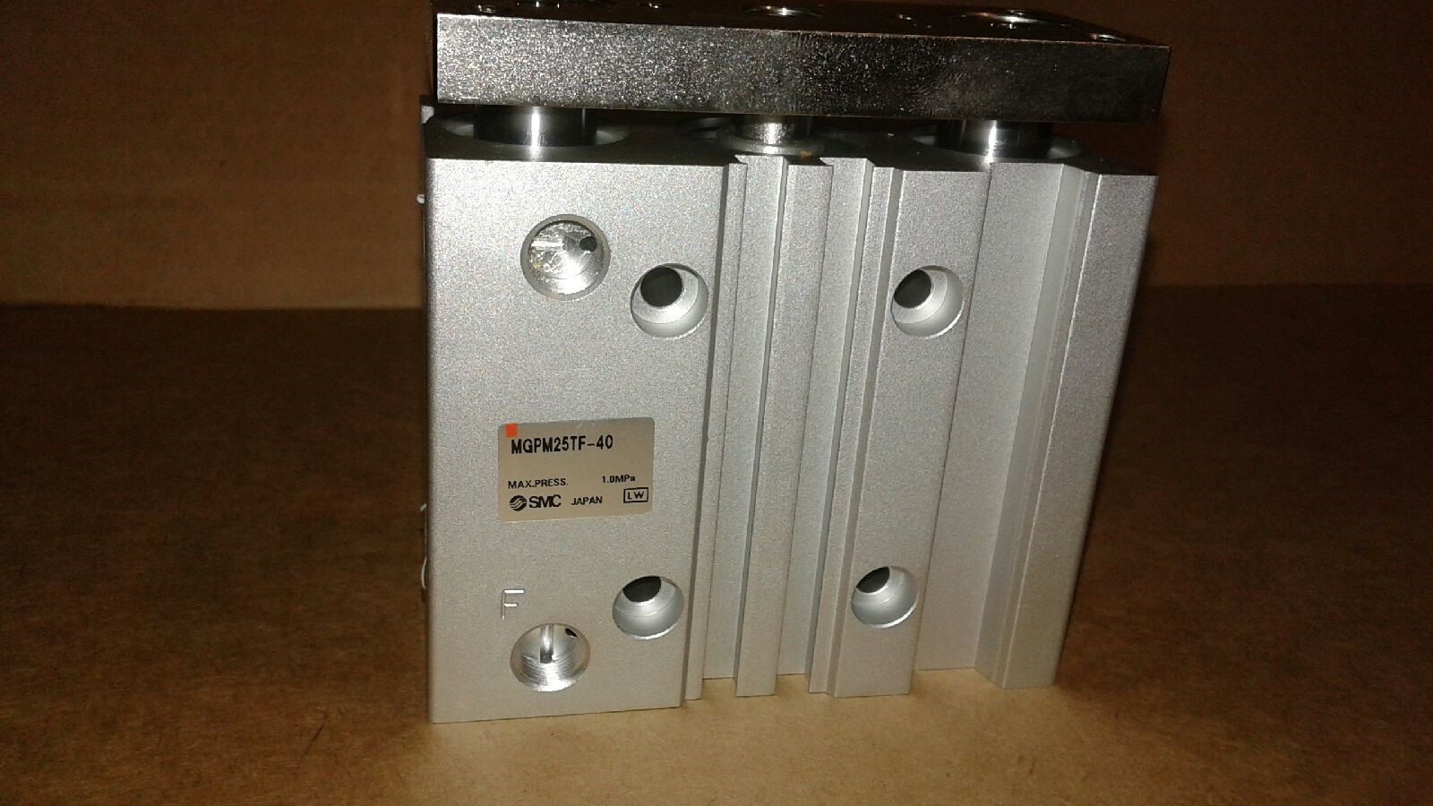 SMC MGPM25TF-40 PNEUMATIC CYLINDER-New In Box img