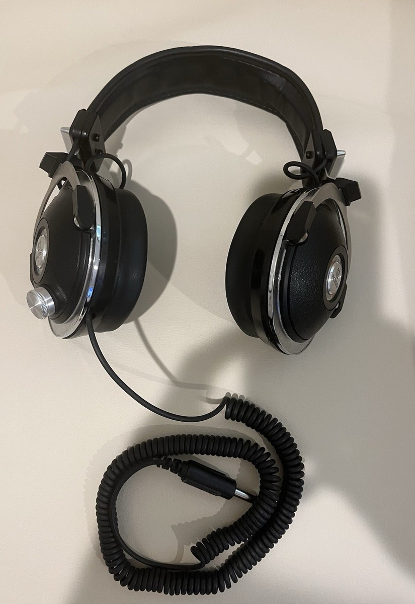KOSS PRO4AAA Headphones w/Newly INSTALLED ORIGINAL KOSS Ear Pads