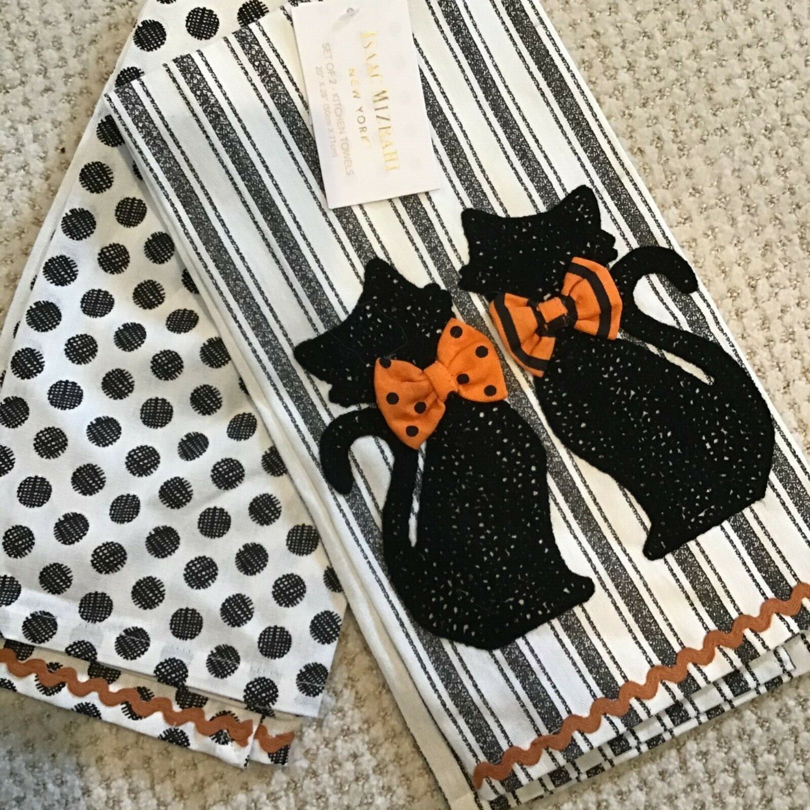ISAAC MIZRAHI  NEW YORK KITCHEN  TOWELS (2) BLACK CATS BOWS  STRIPES NWT
