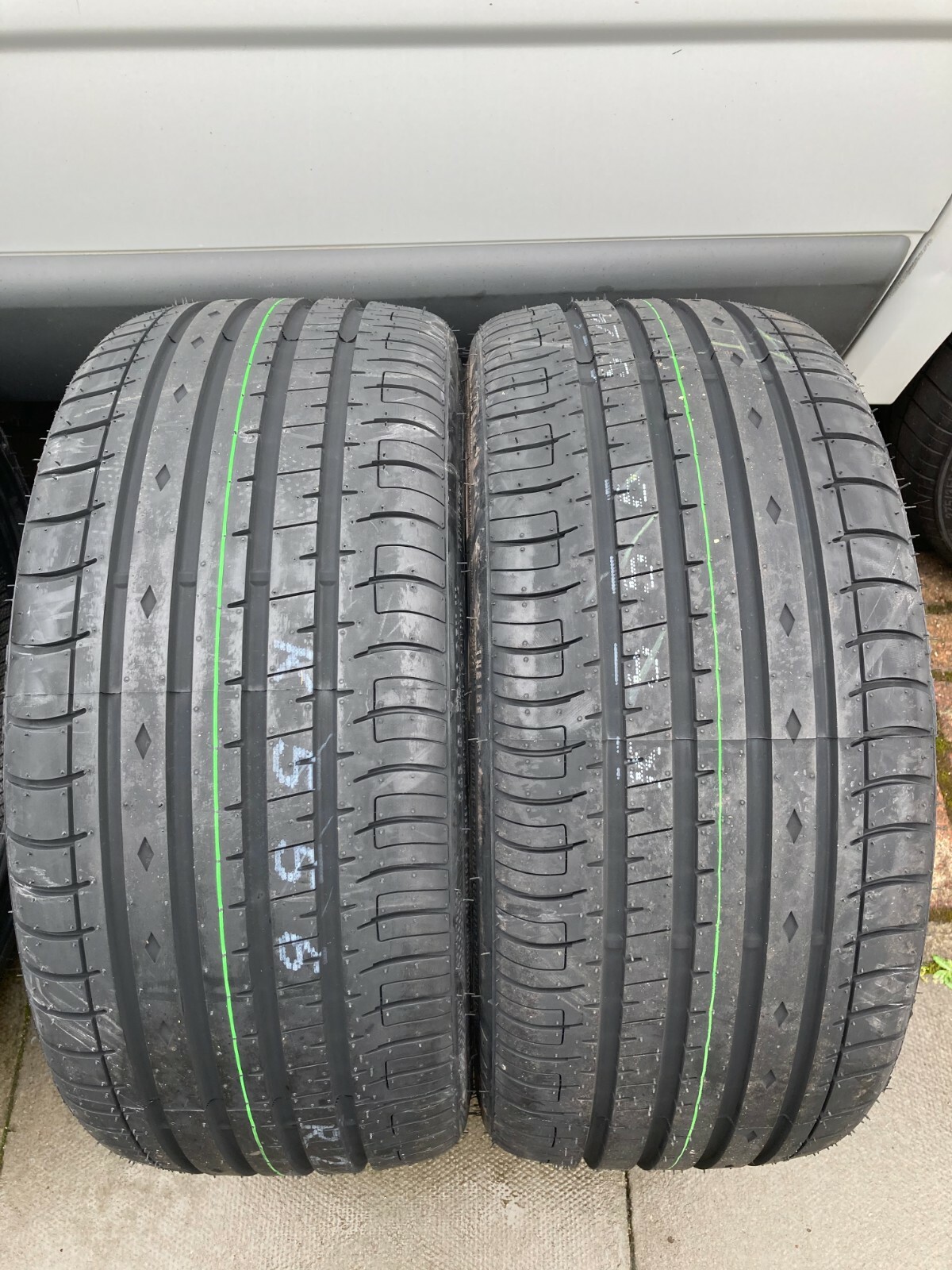 2 x 245/35ZR20 95Y XL ACCELERA TYRES 245 35 20 EXTRA LOAD 245/35R20 95Y ...
