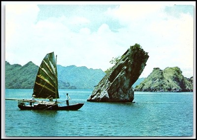Halong Bay The Toad Rock Junk Boat Vietnam Vintage Chrome Postcard c1980s K081