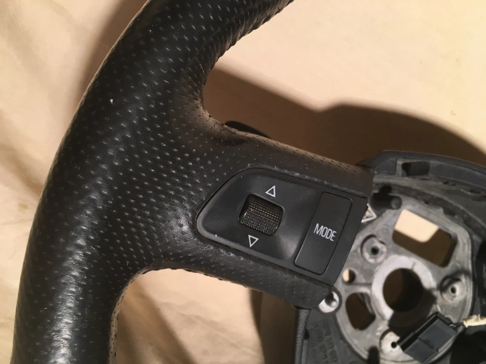 Руль 2006–2008 Audi A4 черный кожаный с 3 спицами от оригинального производителя Q7 RS4 S4 - Изображение 2 из 4