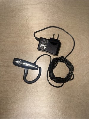 Plantronics Explorer 330 Bluetooh Ear-Hook In-Ear Bud Headset w Charger