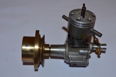 Seltener hervorragender 1956 ED 3,46cc Modellboot Dieselmotor wird in die USA verschickt.