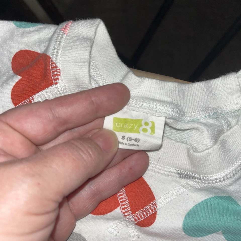 Vestido Sudadera Crazy 8 Niñas Pequeño 5/6 Blanco Con Corazones Coloridos Sin Manchas Foto 2 de 4