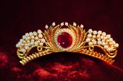 Vintage Style Lab Grow Pin Sapphire Pearl Comb Tiara for her