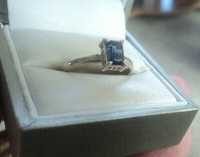 Attractive Sterling Silver Oblong Blue Glass Stone Ring c.1970/80s - size N