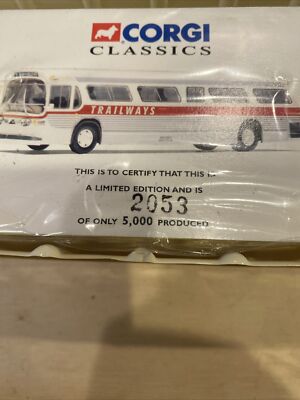 0687) TRAILWAYS BUS GM 5302 ITEM # 54303 1:50 SCALE CORGI CLASSICS