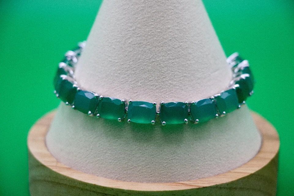 Green Onyx 31.90 ctw Tennis Bracelet in Rhodium Over Sterling Silver (7.25 In) - Image 2 of 4