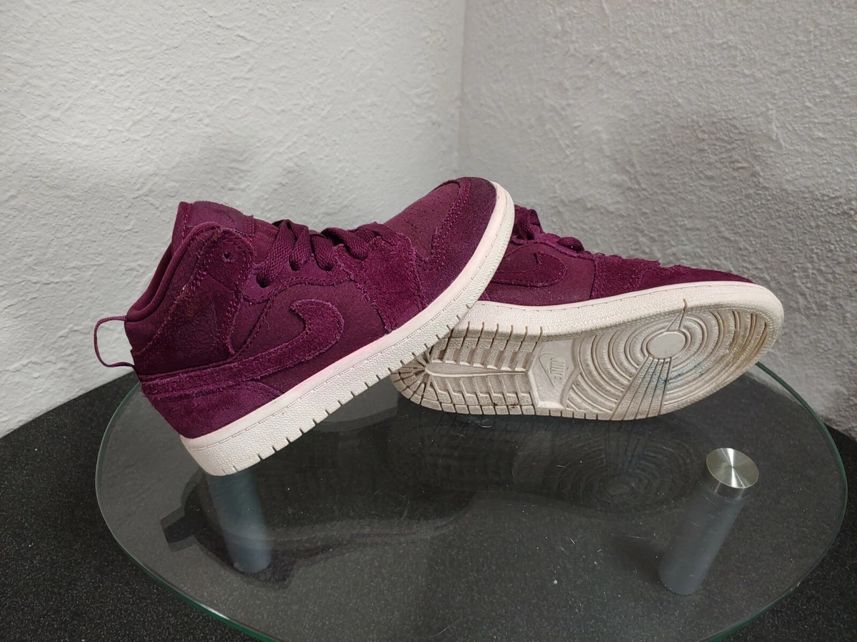Red store nikes boys