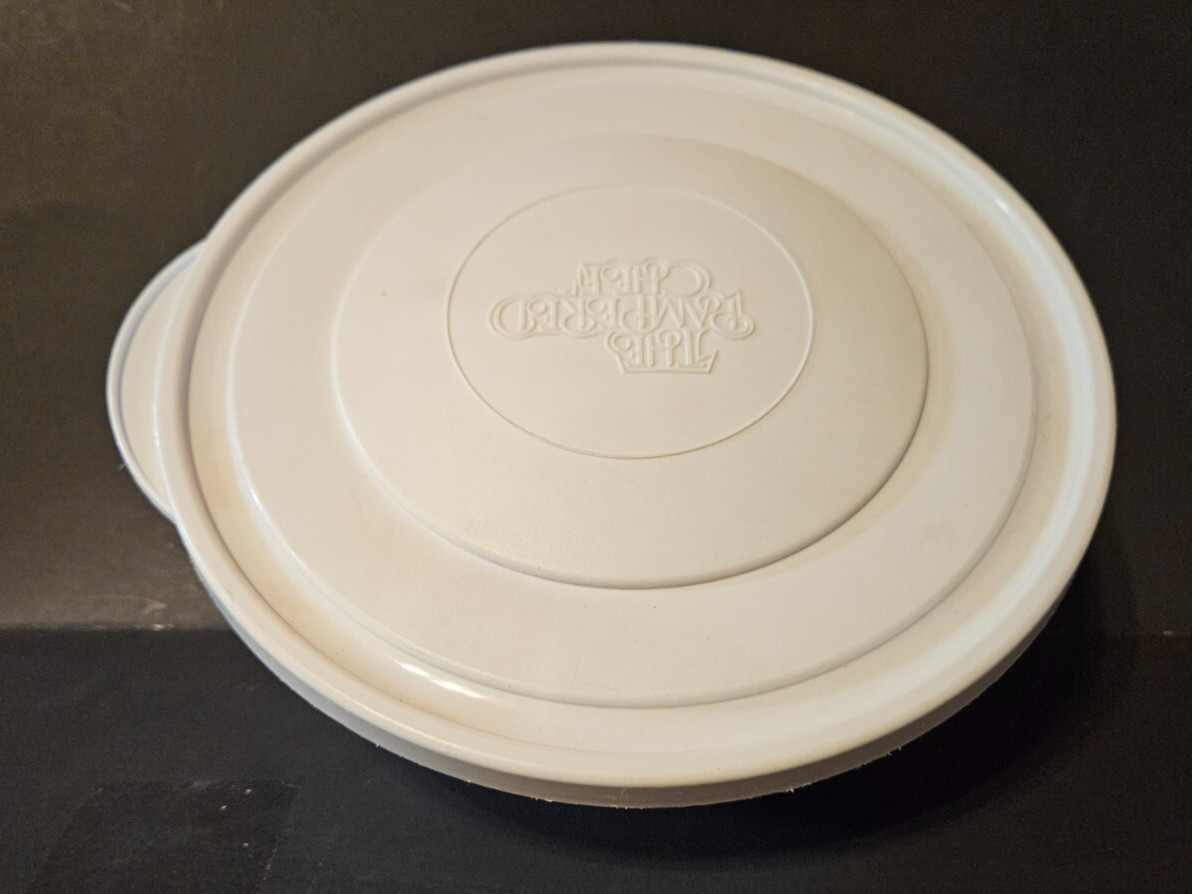 Pampered Chef checker bowl colander and lid 9" X 4" overall