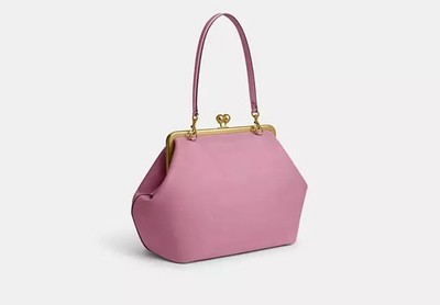 バッグ Coach Large Kisslock Frame Bag Pink 25ss Coach Big Large Kisslock Rose Kiss Lock Pink Frame Bag SHIPS ASAP