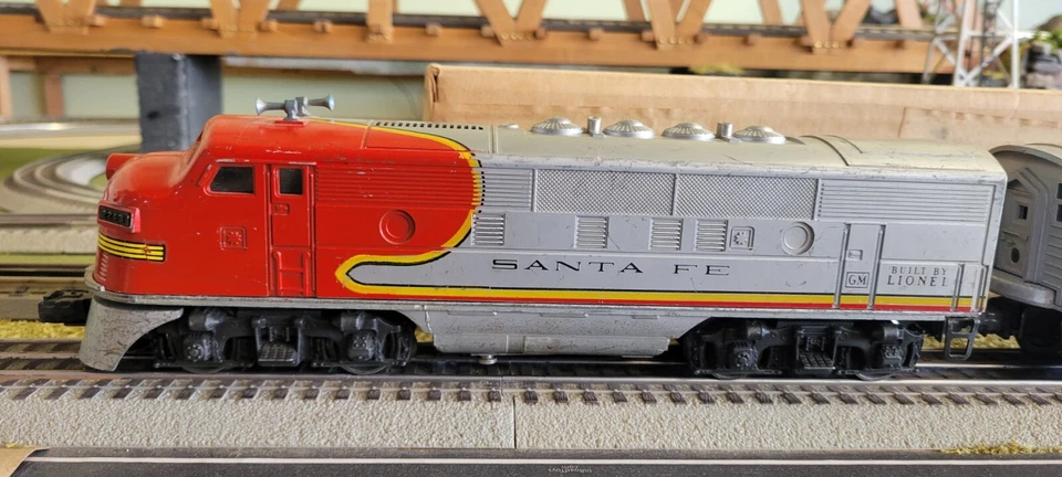 Lionel Sante Fe 2243, 2243c, AB With Original 2243P Box Tested And Working  - Image 2 of 4