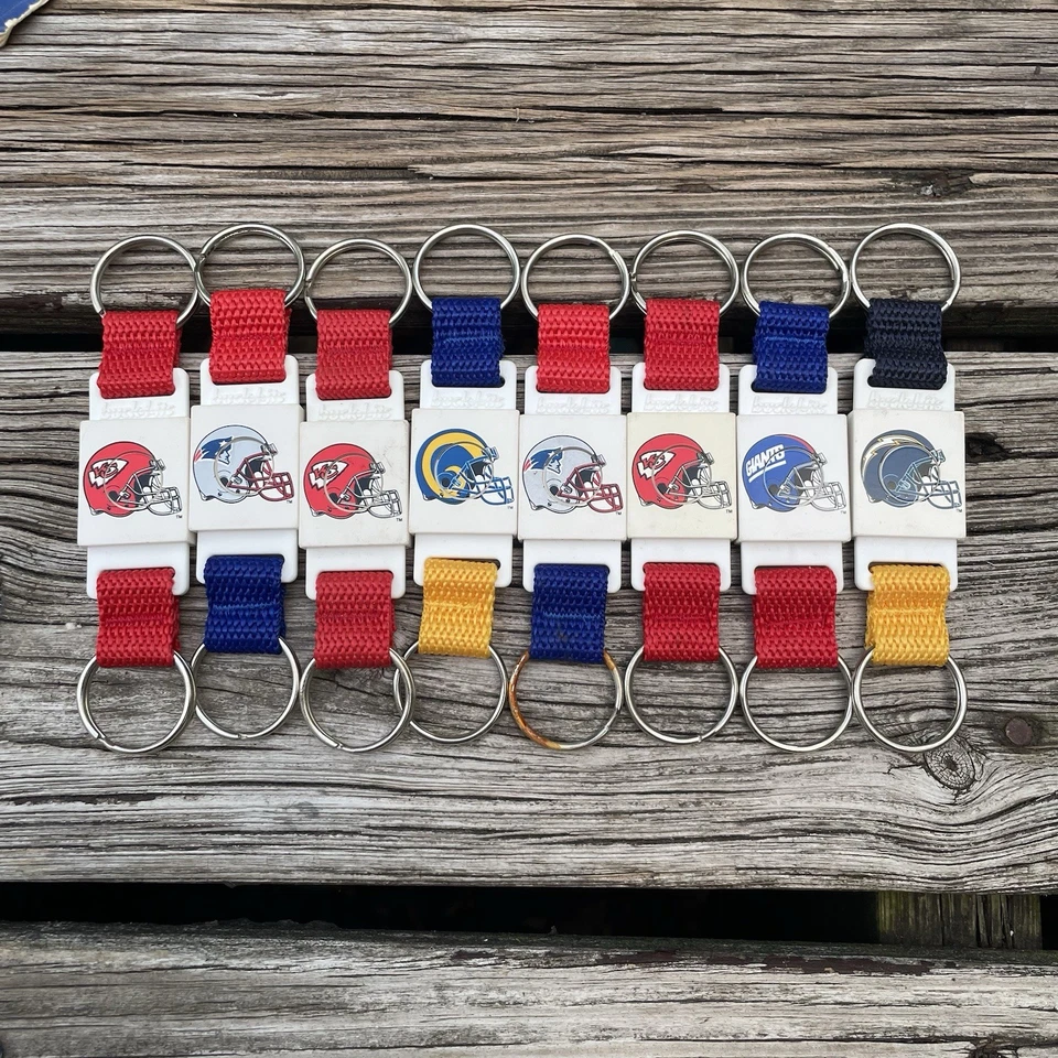 Vintage Lot Of 28 Key Ring Buckle Keychain Various Patriots Etc NFL Teams New - Image 3 of 4