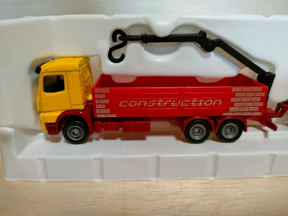Siku Baustoff-LKW with Trailer Red Yellow 1 87 Scale Collectible Model - Image 3 of 4