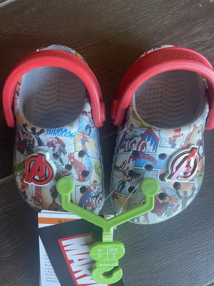 Zuecos Crocs Boy Avengers Off Court azul gris C 4 Foto 2 de 4