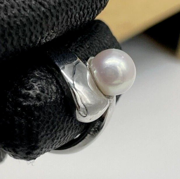 Anello donna in argento 925 perla di fiume naturale liscia bianca tonda elegante - Immagine 3 di 4