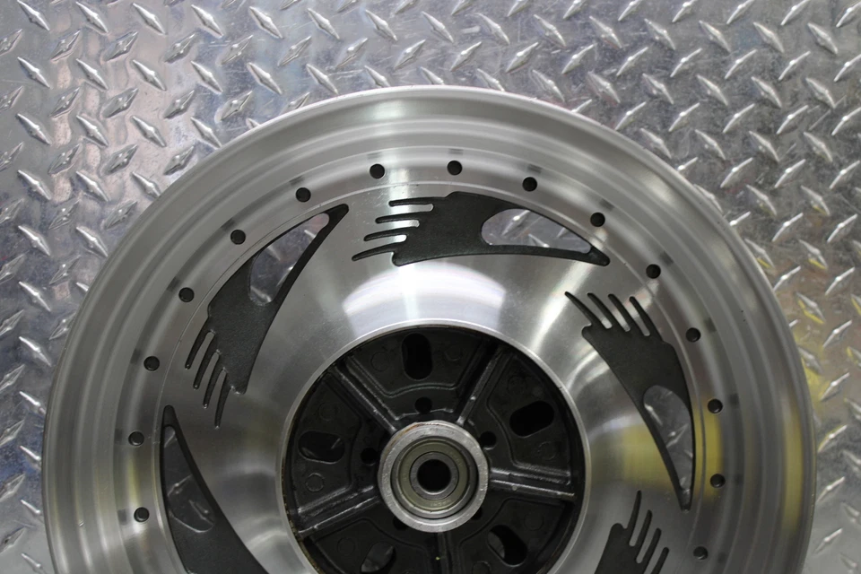 Llanta trasera Suzuki Marauder 800 VZ800 1999 64150-48E00-12R Foto 2 de 4