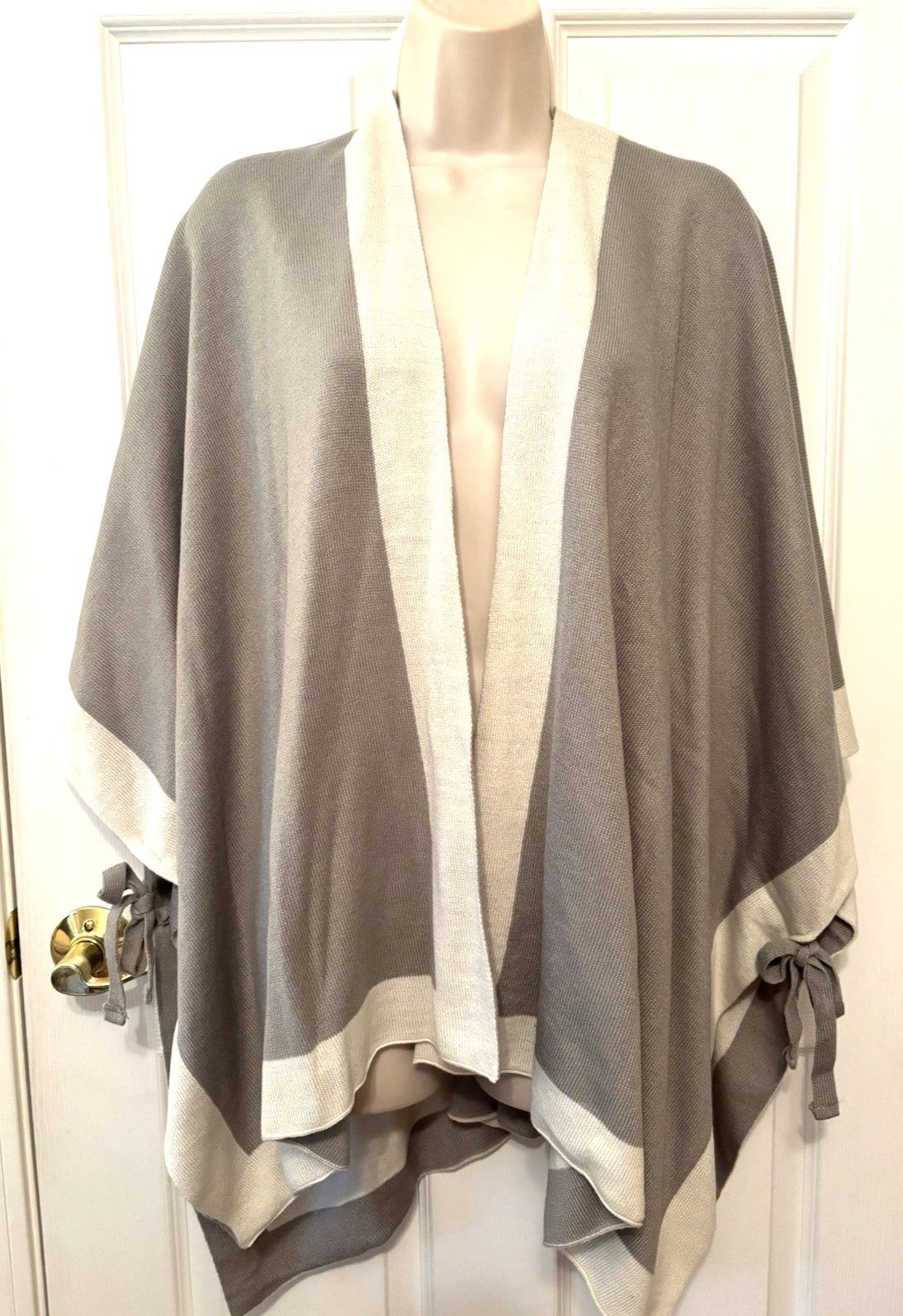 APT.9 Women's Wrap NEW Ivory Gray Reversible One Size Open Front Cape