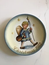 Schmid Inspired By Berta Hummel Angelic Procession Christmas 1982 Plate With Box
