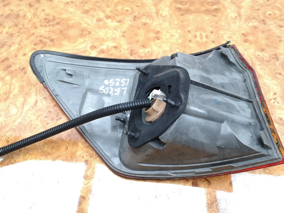 Lexus IS250 IS350 2006-2008 pasajero derecho trasero luz de freno luz de freno Foto 4 de 4