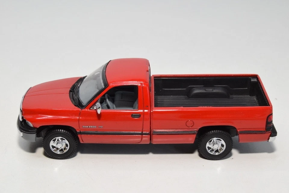 B69 1:43 UNIVERSAL HOBBY DODGE RAM 2500 TRUCK PICKUP ROSSO OTTIME CONDIZIONI. - Immagine 2 di 4