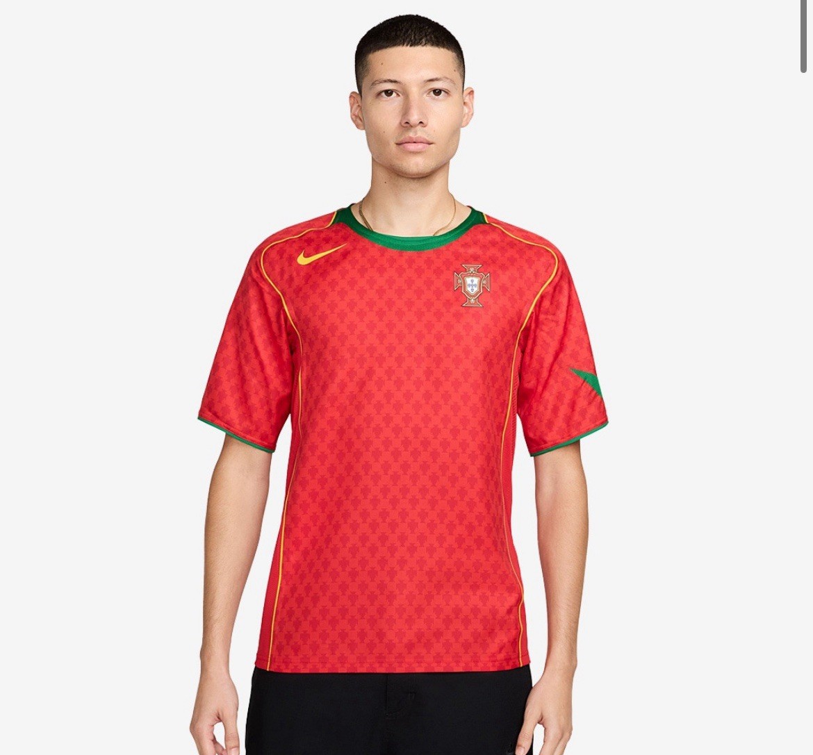 Size XL - Nike Portugal 2004 Reissue Soccer Jersey Red (HF6851-614