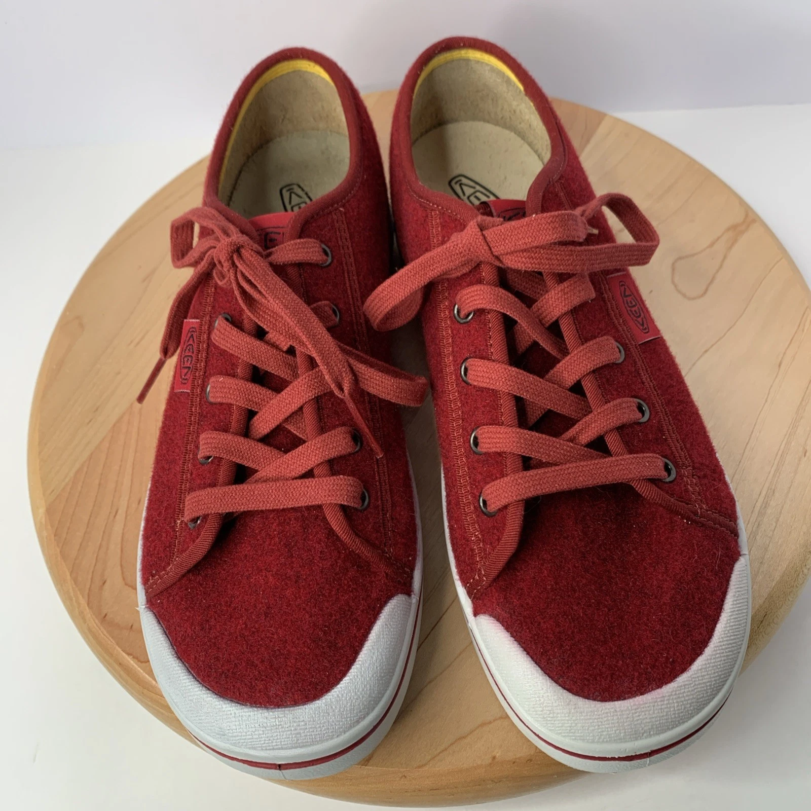 KEEN Womens 9 Elsa Lite Casual Comfort Low Top Sneakers Red Felt/Wool Lace Up