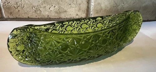 Vintage Fenton Art Glass Emerald Green Daisy And Button Canoe Boat Figurine