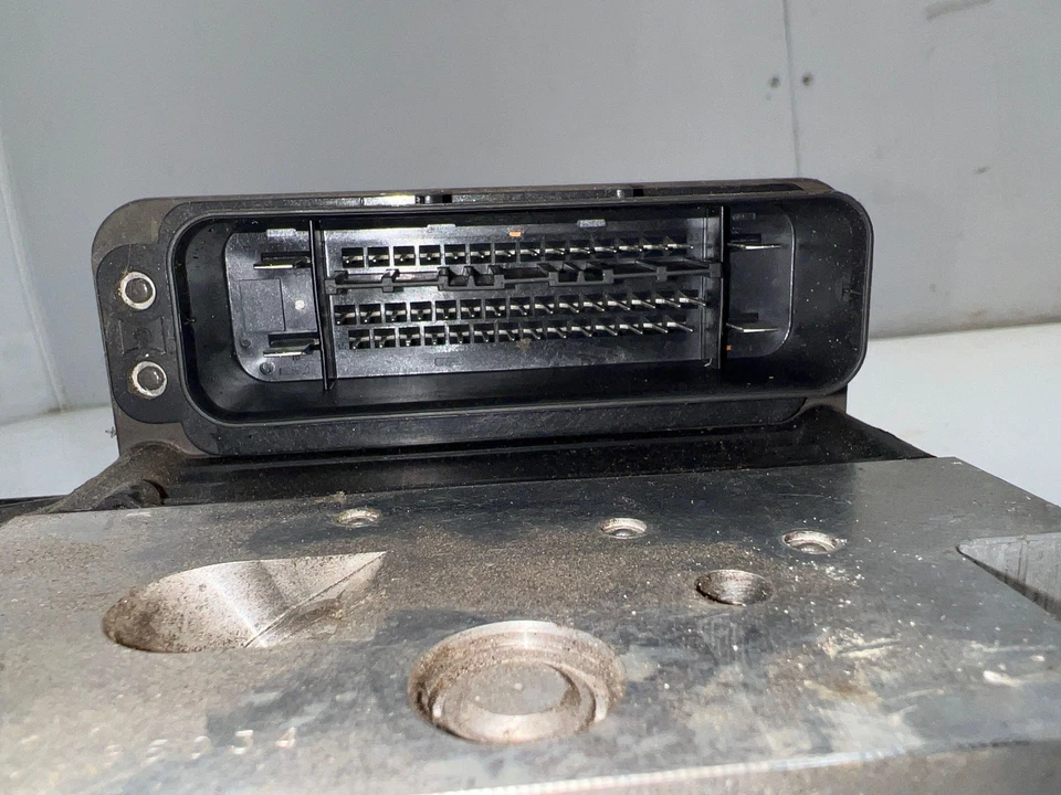 2010 Mercedes-Benz E63 AMG W212 ABS Anti Lock Brake Pump Modulator Assembly OEM - Image 3 of 4