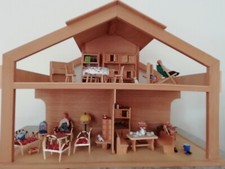 Puppenhaus, liebevoll möbliert 