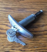 1920s 1930s T~SHAPED HANDLE w/KEYS vtg exterior deck lid lock