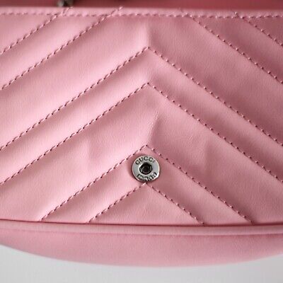 Gucci GG Marmont Super Mini Crossbody Bag/Wallet on Chain Gucci GG Marmont Super Mini Crossbody Bag/Wallet on Chain