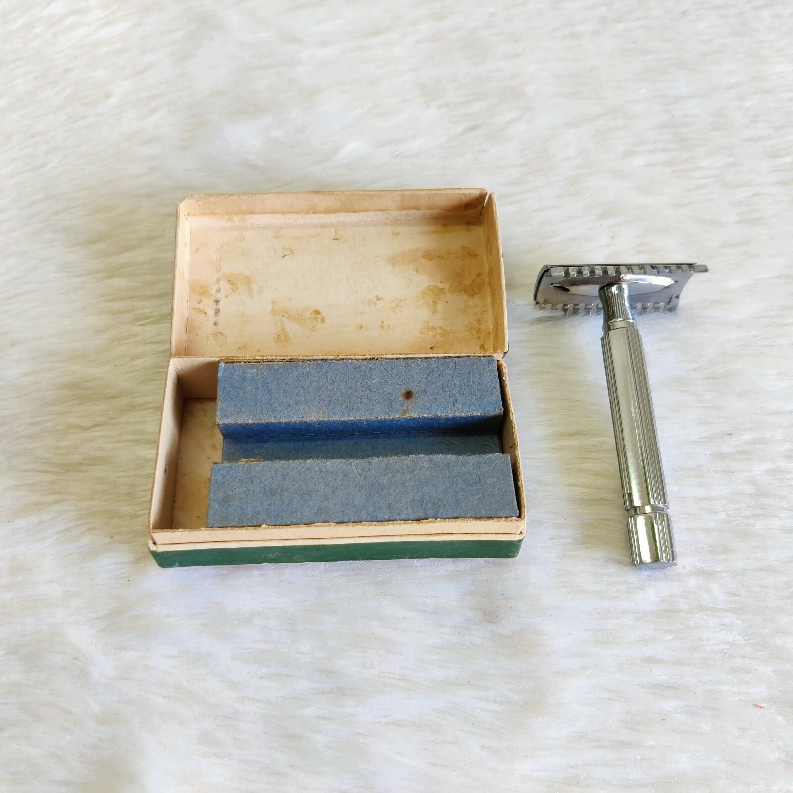 Vintage Unused Record Safety Razor In Original Cardboard Box Grooming ...