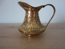 Krug aus Messing mit Verzierung aus Indien, Höhe ca. 9 cm