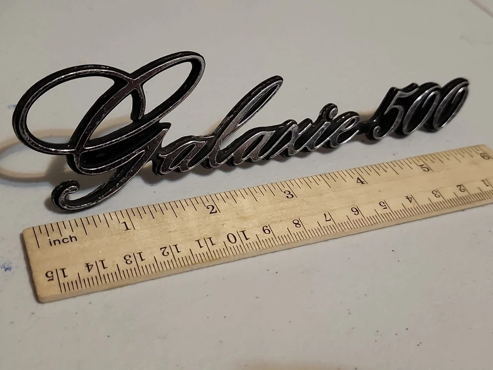 Nuevo de Lote Antiguo Ford Galaxie 500 1972 Emblema D2AB-6550398-AA Foto 2 de 4
