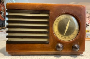 Vtg. 1940 EMERSON FC-400 Aristocrat Bakelite RADIO WORKS Catalin