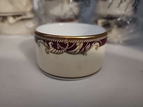 Pat. de mantequilla de cornicopia rubí Wedgewood China de hueso. Juego de 8. Descatalogado. - Imagen 1 de 6