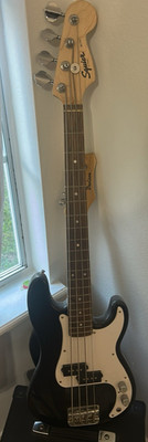 Squier Mini Precision Bass 4-String Solid Body Right-Handed Electric Bass Black