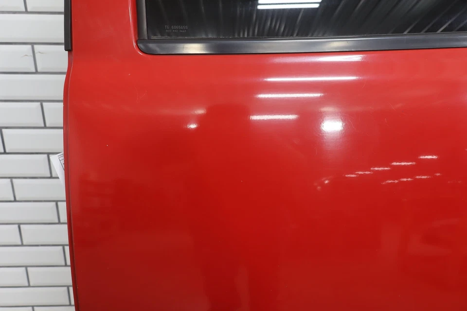 01-07 Chevy/GMC 2500HD Crew Cab GMT800 Left Rear Door (Victory Red 74U) Foto 4 de 4