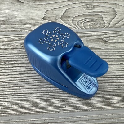 EK Success Brands - Paper Punch / Shapers - SNOWFLAKE - Lever - Blue - 1.2''