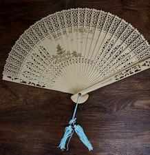 VINTAGE Asian Carved Sandalwood Hand Fan w/ Gorgeous Temple Scene. New In Box