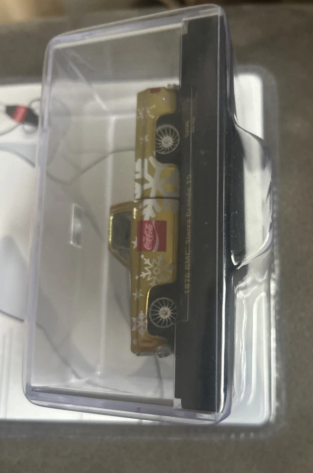 M2 MACHINES Coca Cola 1976 Gmc Sierra Grande 15 SK08 😱👀🔥🔥 - Image 3 of 4